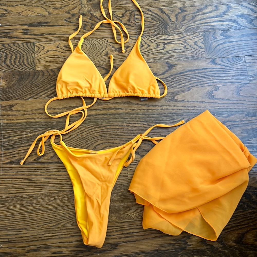 NWOT Triangle Bikini w/ Sarong